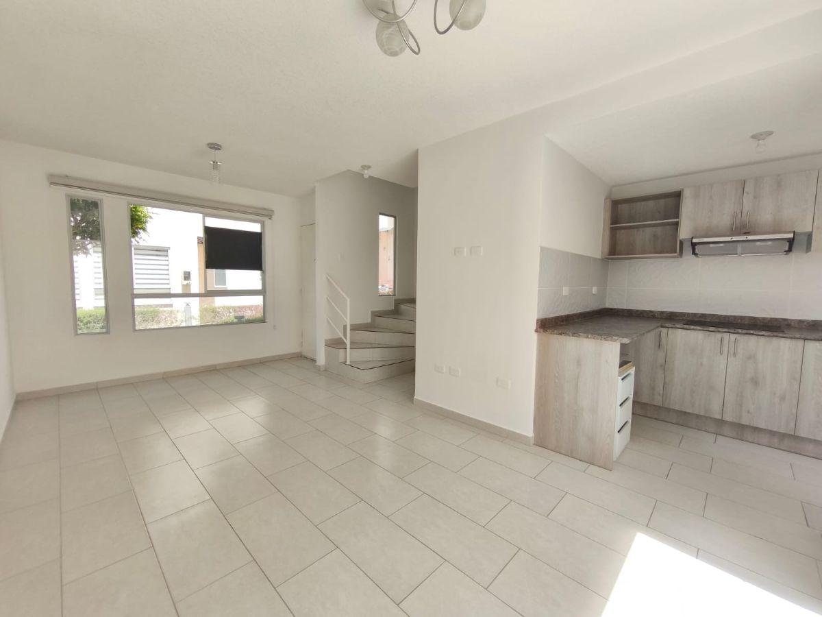 Casa Esquinera en Venta en Pomasquí con Áreas Sociales y Seguridad 24/7 — imagen 4
