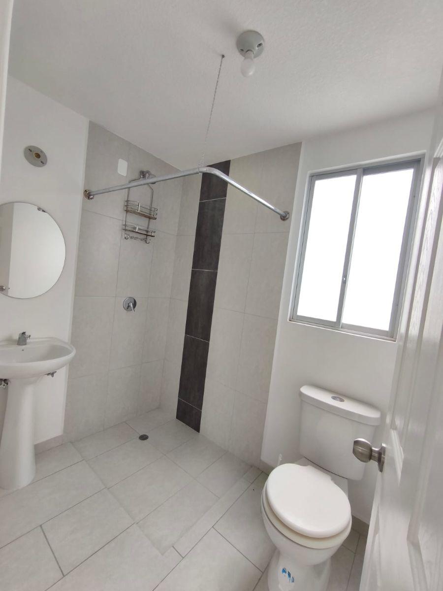 Casa Esquinera en Venta en Pomasquí con Áreas Sociales y Seguridad 24/7 — imagen 2