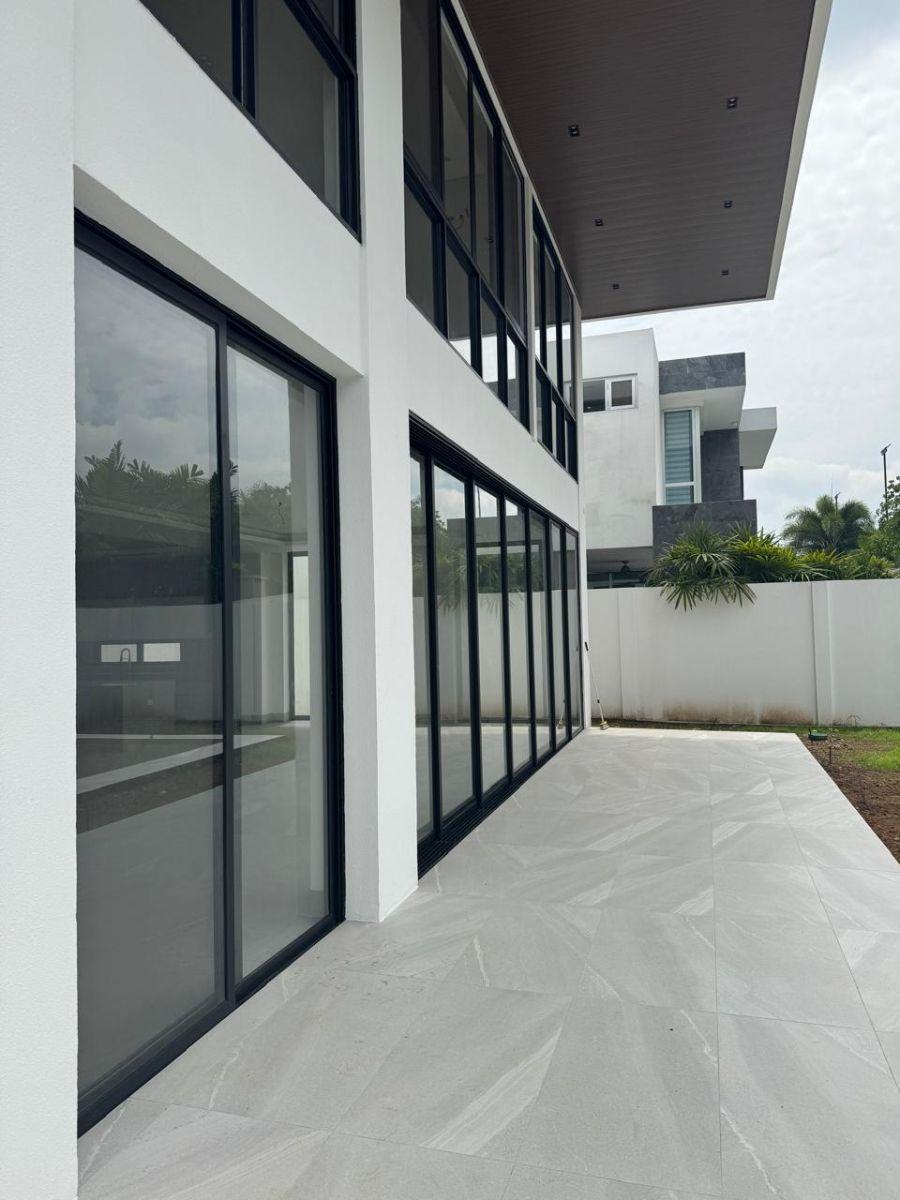 Estrene Casa en Mocoli con 5 Habitaciones en Venta en Samborondón, 542 m², Guayas — imagen 10