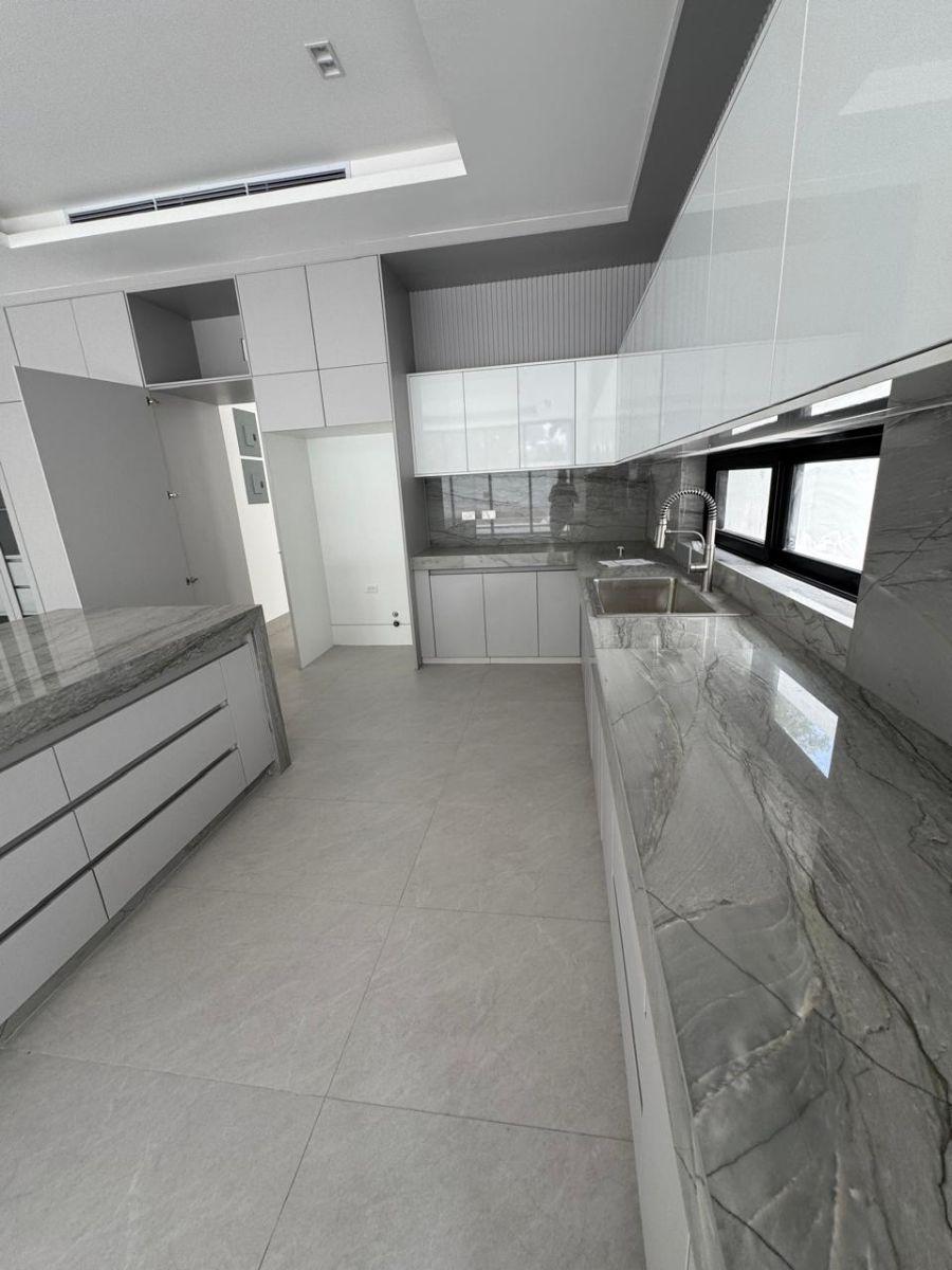 Estrene Casa en Mocoli con 5 Habitaciones en Venta en Samborondón, 542 m², Guayas — imagen 7
