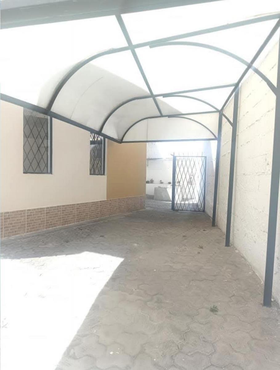 En Venta Hermosa y Amplia Casa, Quito Norte, Cerca Colegio Alvernoa — imagen 9
