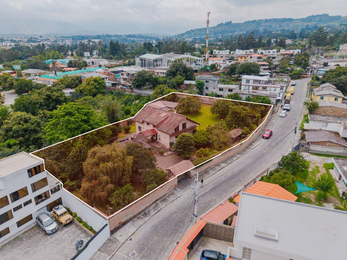 Terreno de 2.386 m² con Casa Estilo Suizo — imagen 10