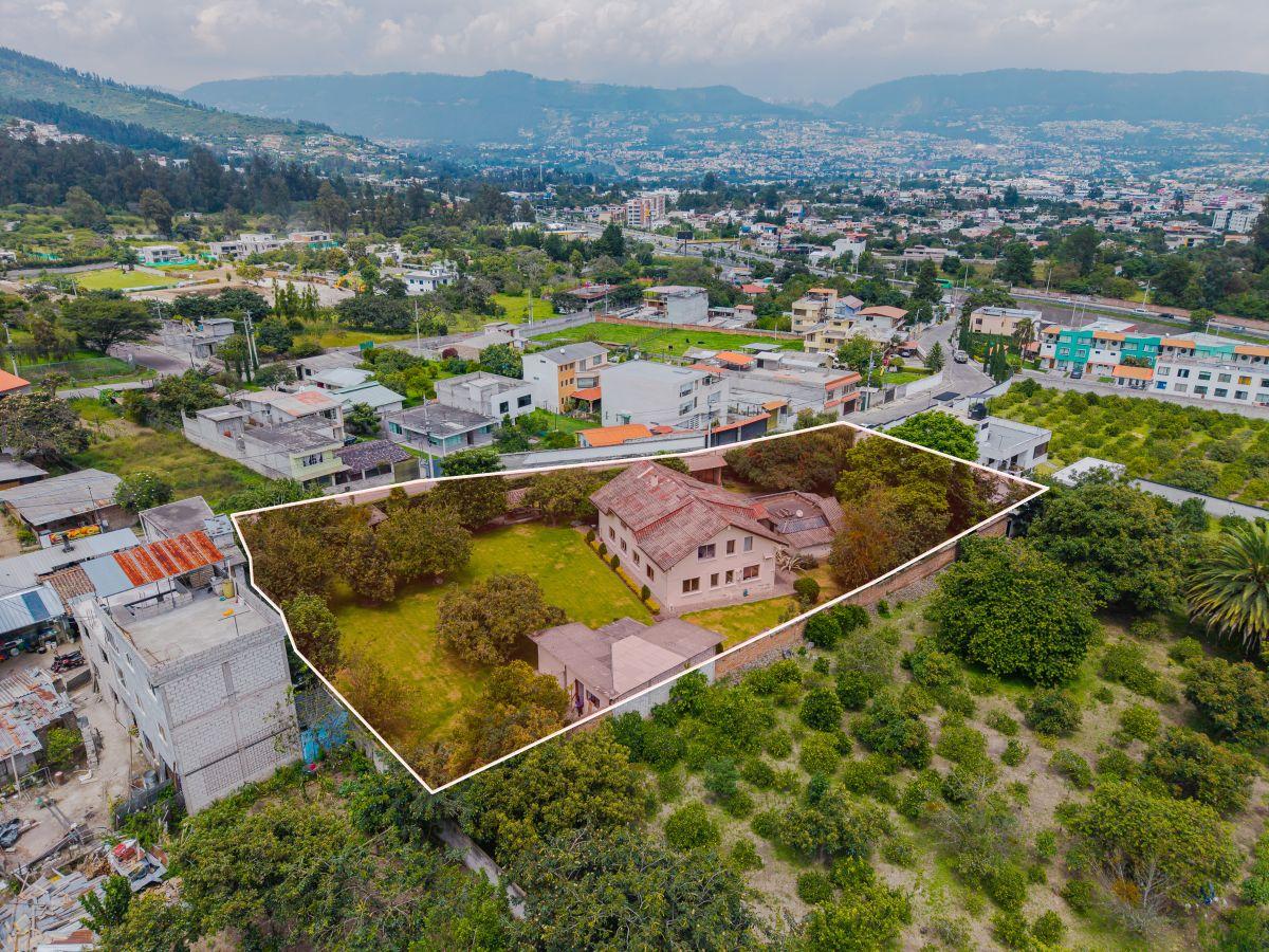 Terreno de 2.386 m² con Casa Estilo Suizo — imagen 9