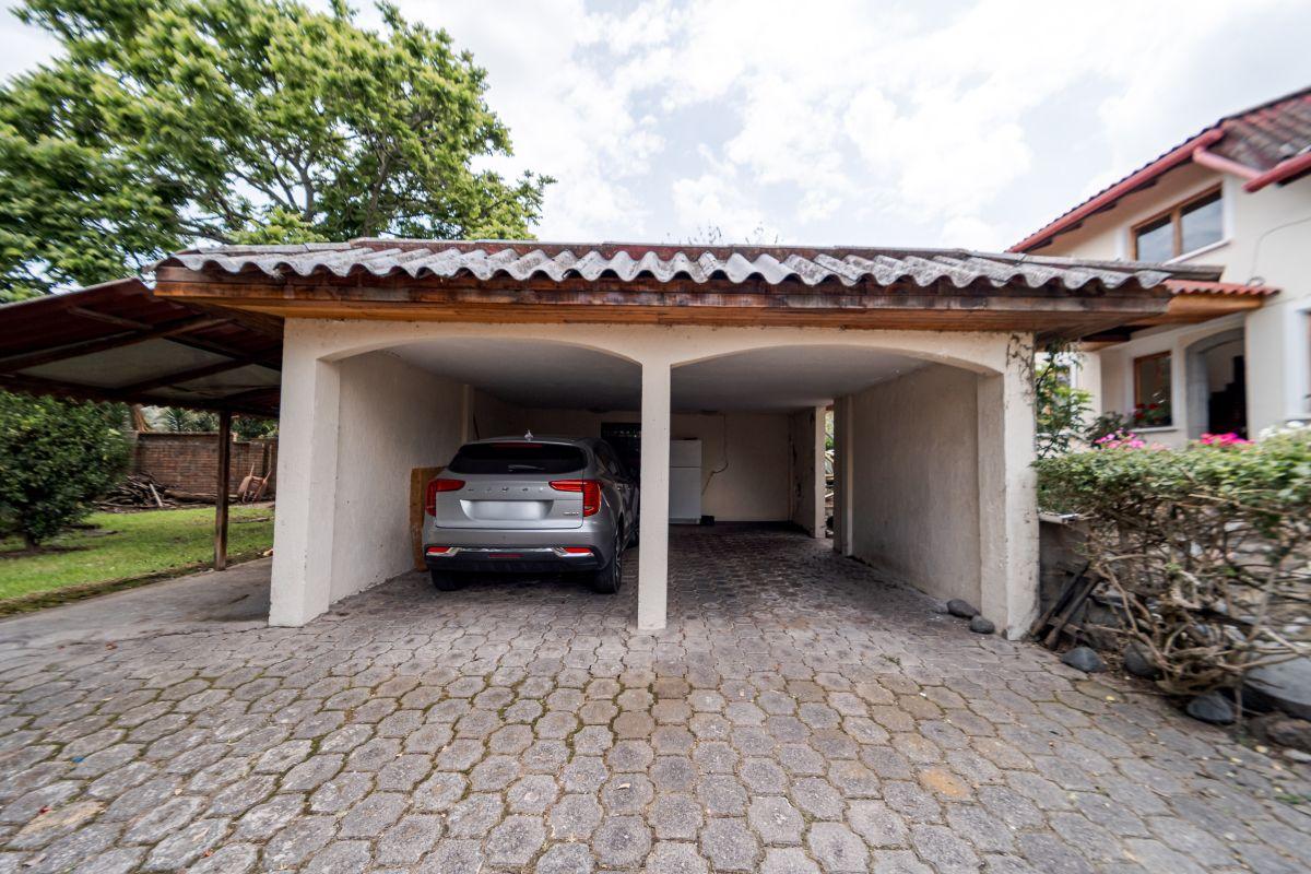 Terreno de 2.386 m² con Casa Estilo Suizo — imagen 8