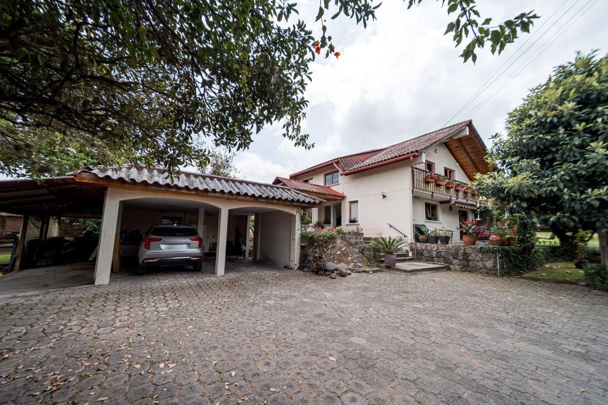 Terreno de 2.386 m² con Casa Estilo Suizo — imagen 7