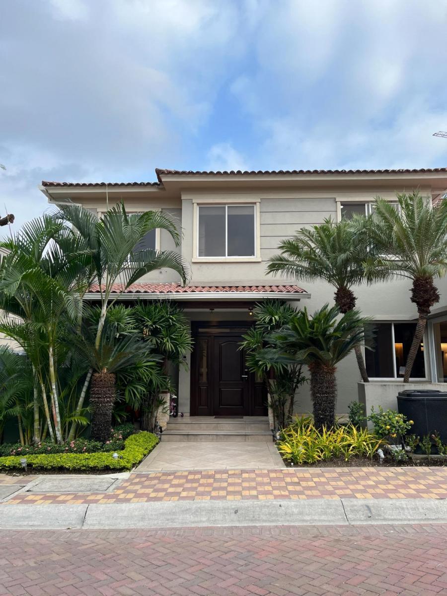 Ciudad Colon - Casa Esquinera de Lujo en Venta - Norte de Gquil, Guayas — imagen 9