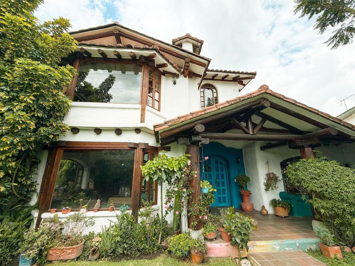 Vendo Amplia Casa Urbanización Los Almendros - Cumbaya — imagen 10