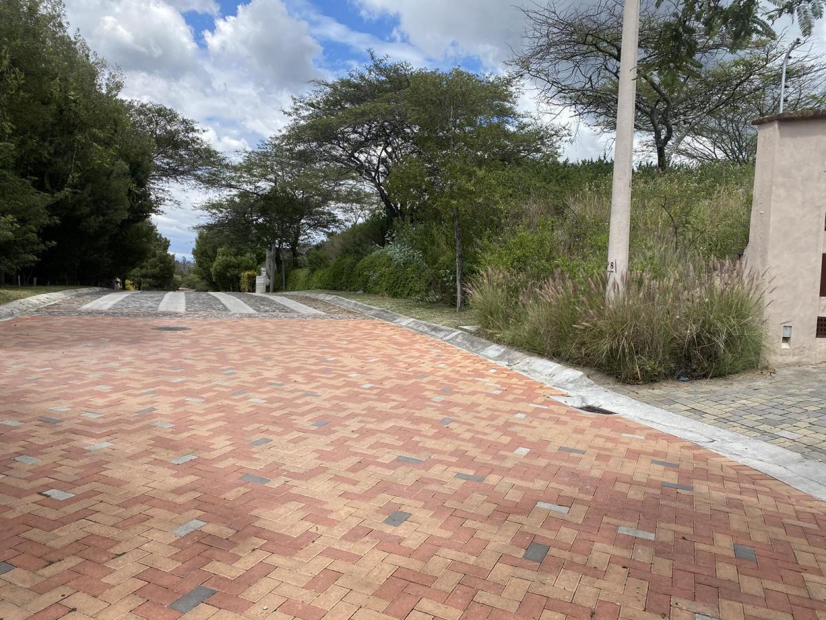 Terreno de Venta en Una de Las Mejores Urbanizaciones de Cumbayá. Para 3 Casas — imagen 9