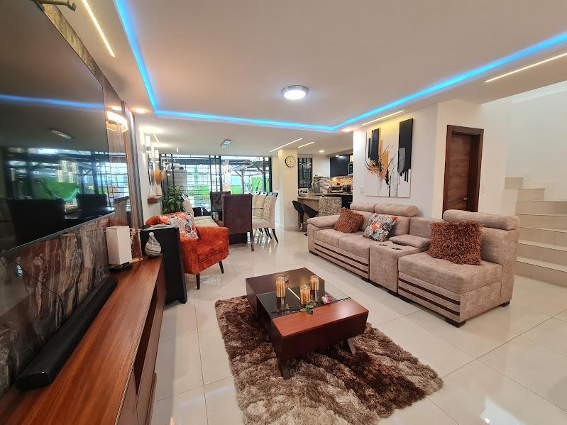 Venta Casa con Piscina Privada en Conjunto, 226 m² + 110 m² Áreas Abiertas — imagen 6