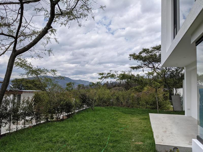 Venta Espectacular Casa 4 Dorm., Piscina, Urbanización Exclusiva de Nayón — imagen 10