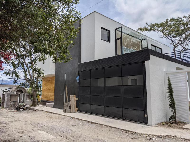 Venta Espectacular Casa 4 Dorm., Piscina, Urbanización Exclusiva de Nayón — imagen 8