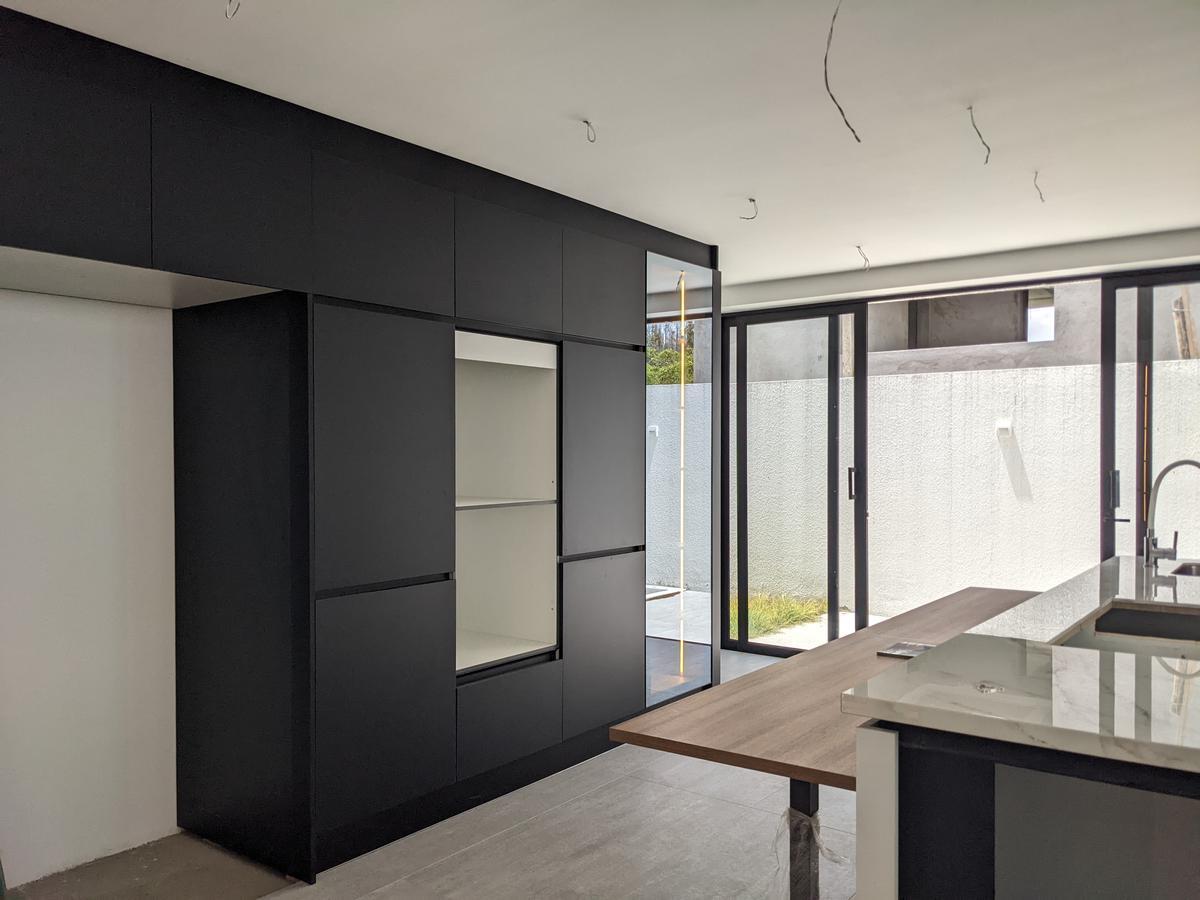 Venta Espectacular Casa 4 Dorm., Piscina, Urbanización Exclusiva de Nayón — imagen 5