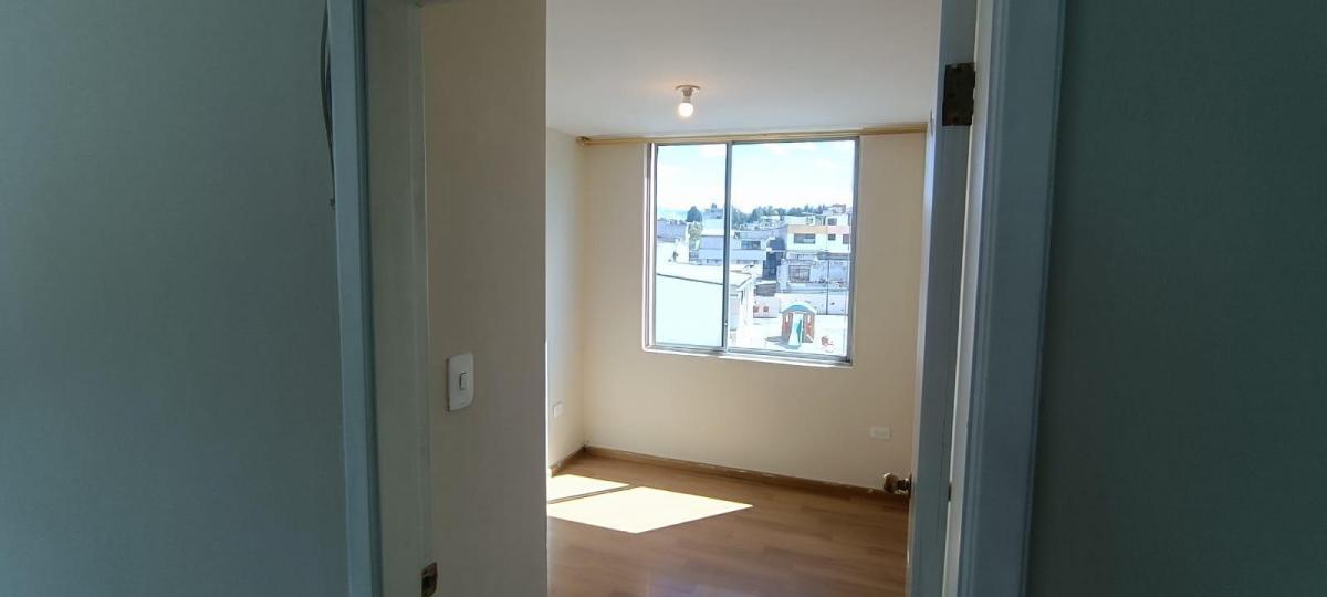 Departamento en 4to Piso. Sector Kennedy Quito 2dorm 1bño Sin Parqueo Sin Ascensor — imagen 7