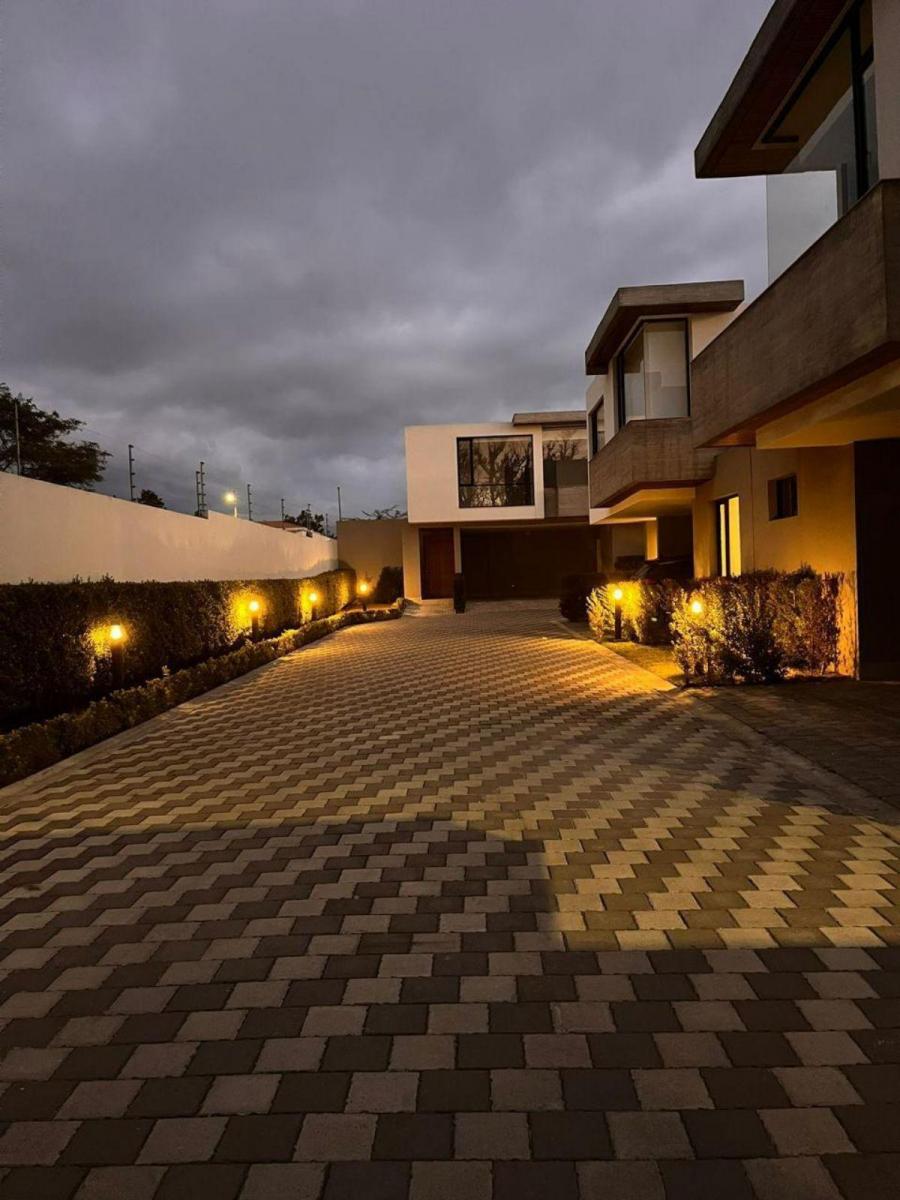 Mv - Puembo - Sector Arrayanes, en Venta Casa 3d 298 m² Utiles — imagen 2