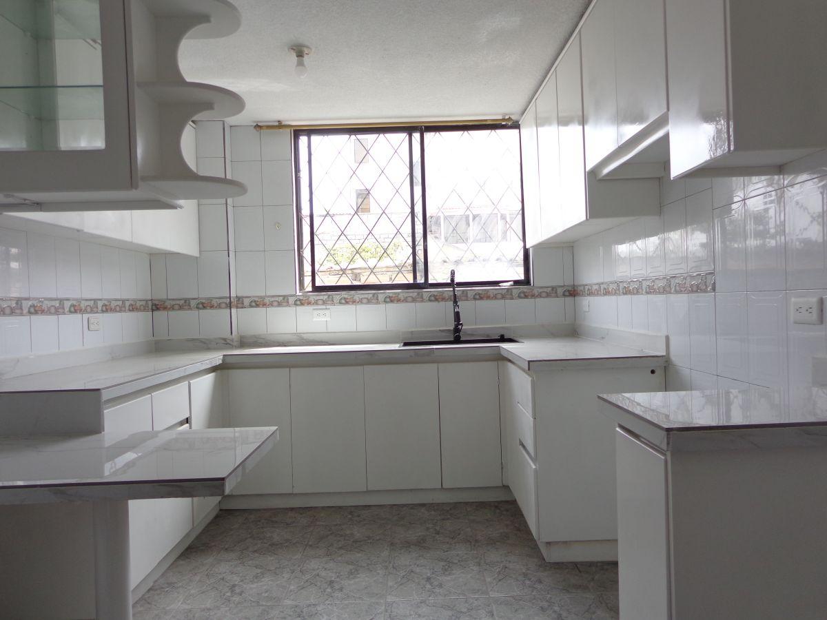 Tu Hogar Ideal en El Sector 23 de Junio: Amplio, Seguro y con Luz Natural. Provincia de Pichincha — imagen 6