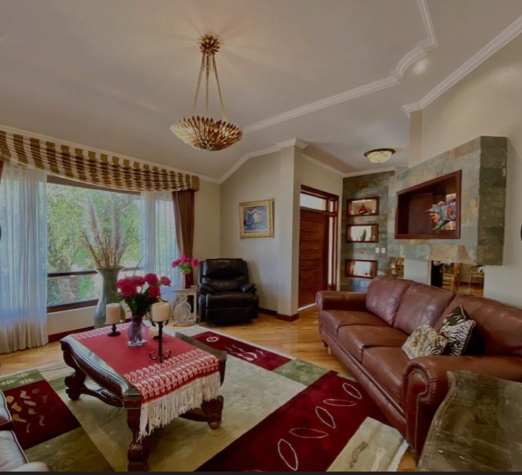 Vendo Casa de Lujo con Jardin en Challuabamba - Cerca del Nuevo Supermaxi, Azuay — imagen 10