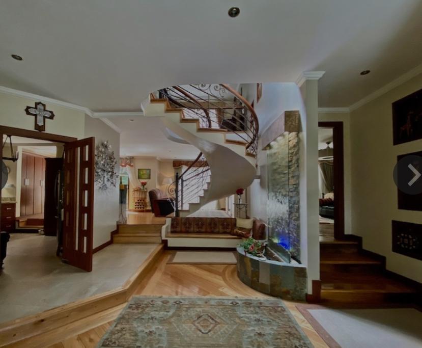 Vendo Casa de Lujo con Jardin en Challuabamba - Cerca del Nuevo Supermaxi, Azuay — imagen 7