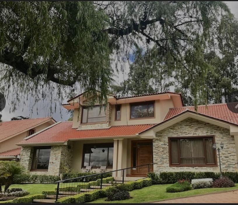 Vendo Casa de Lujo con Jardin en Challuabamba - Cerca del Nuevo Supermaxi, Azuay — imagen 5
