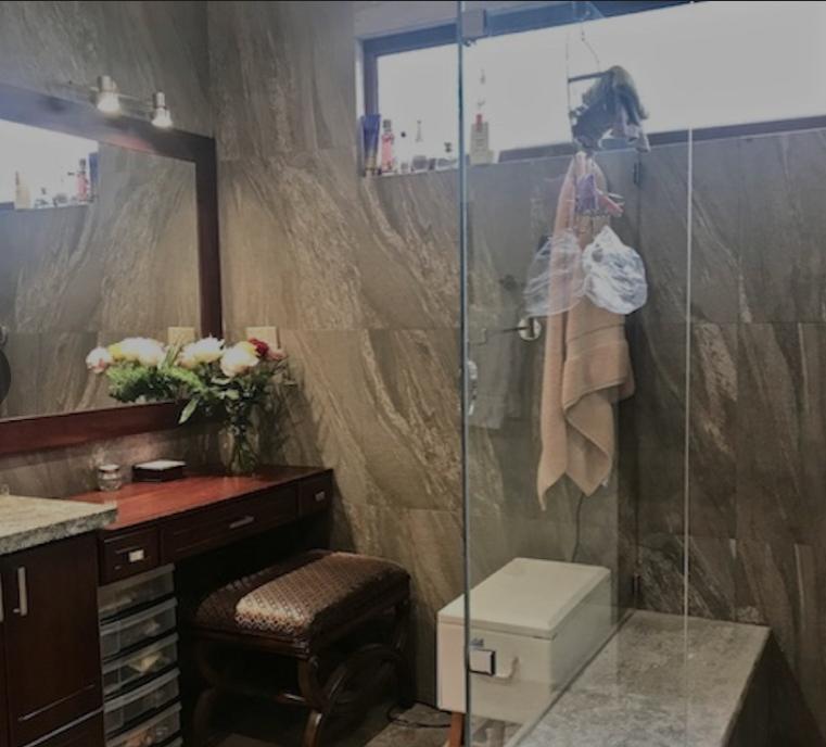 Vendo Casa de Lujo con Jardin en Challuabamba - Cerca del Nuevo Supermaxi, Azuay — imagen 4