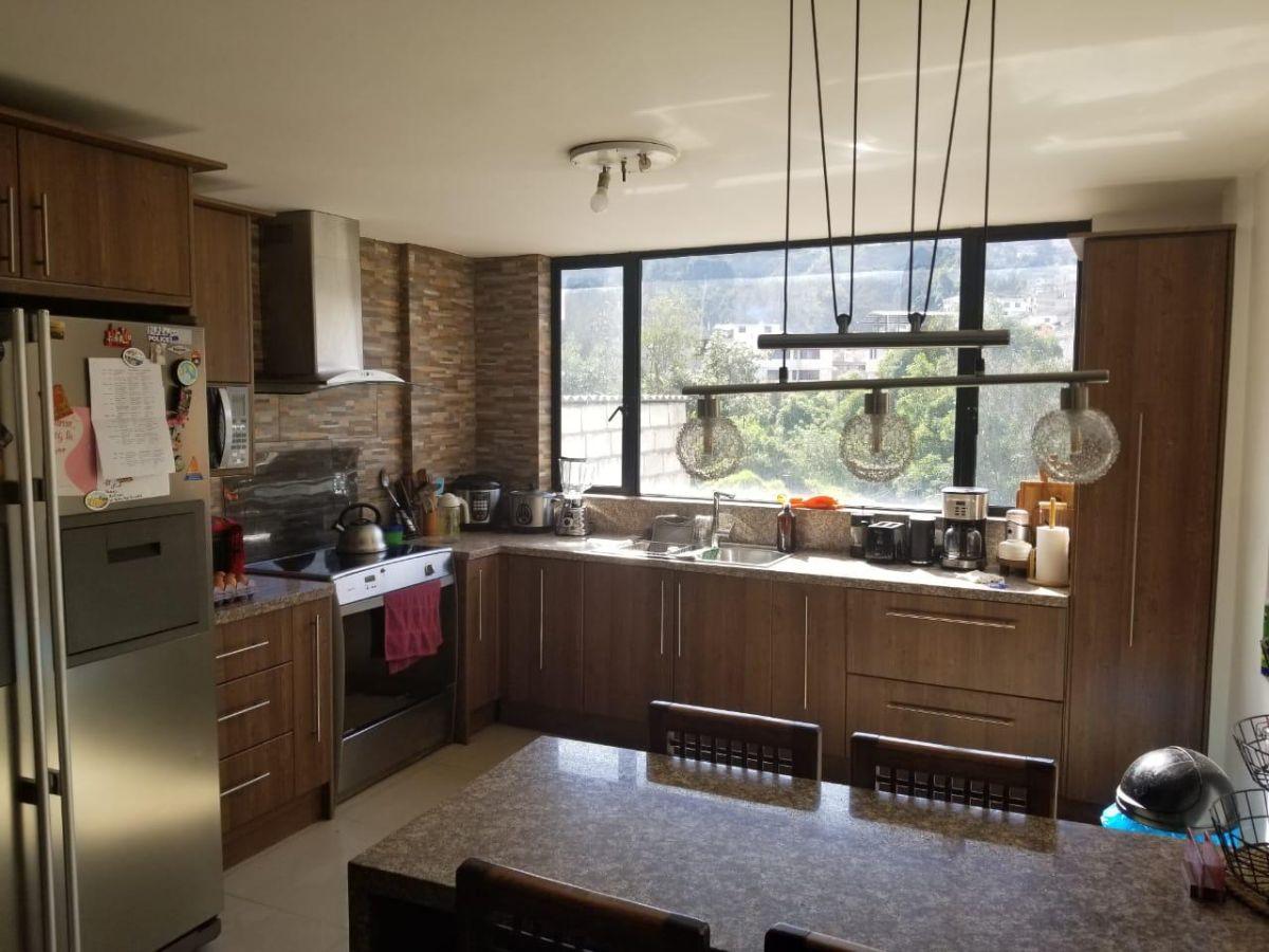 Casa Rentera con 5 Departamentos, Sector El Condado — imagen 7
