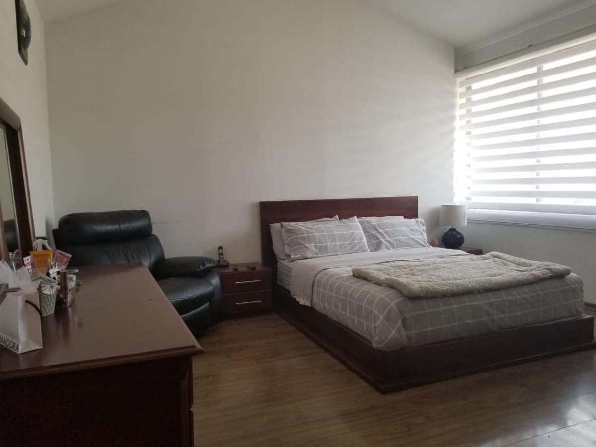Casa Rentera con 5 Departamentos, Sector El Condado — imagen 6