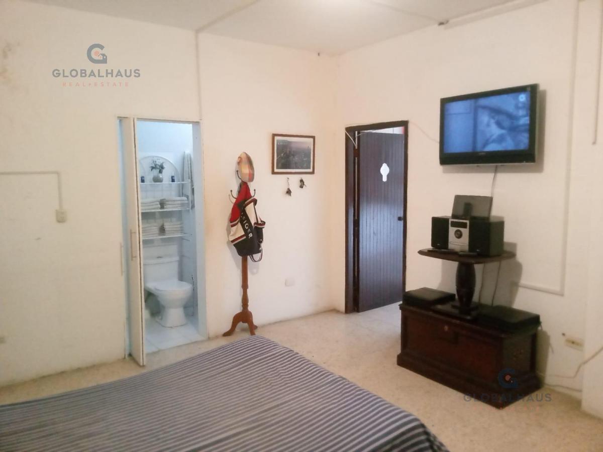 Venta Casa con Suite Lotización Pablo Gonzabach, Sector Aeropuerto, Manta, 5 Habitaciones, P. C. Manabí — imagen 3