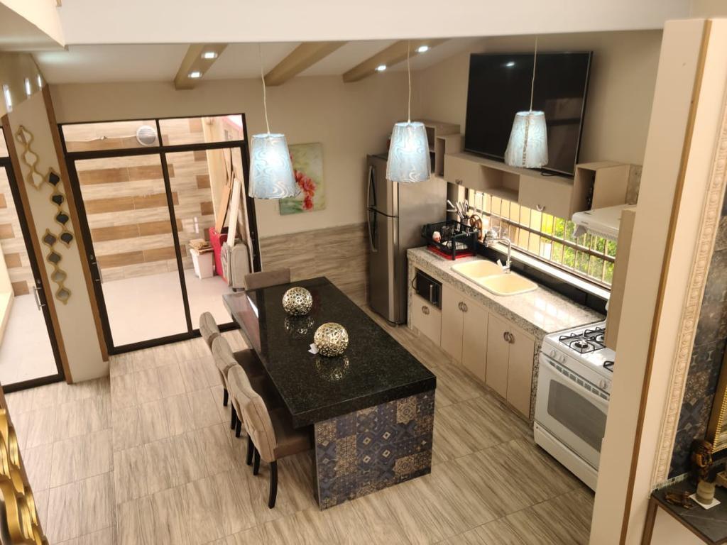 Casa de Venta en La Urbanización Condado de Vicolinci, Guayas — imagen 8