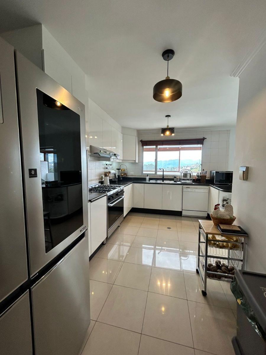 Hermosa Casa de 4 Habitaciones a La Venta Cerca a La Embajada Americana — imagen 10