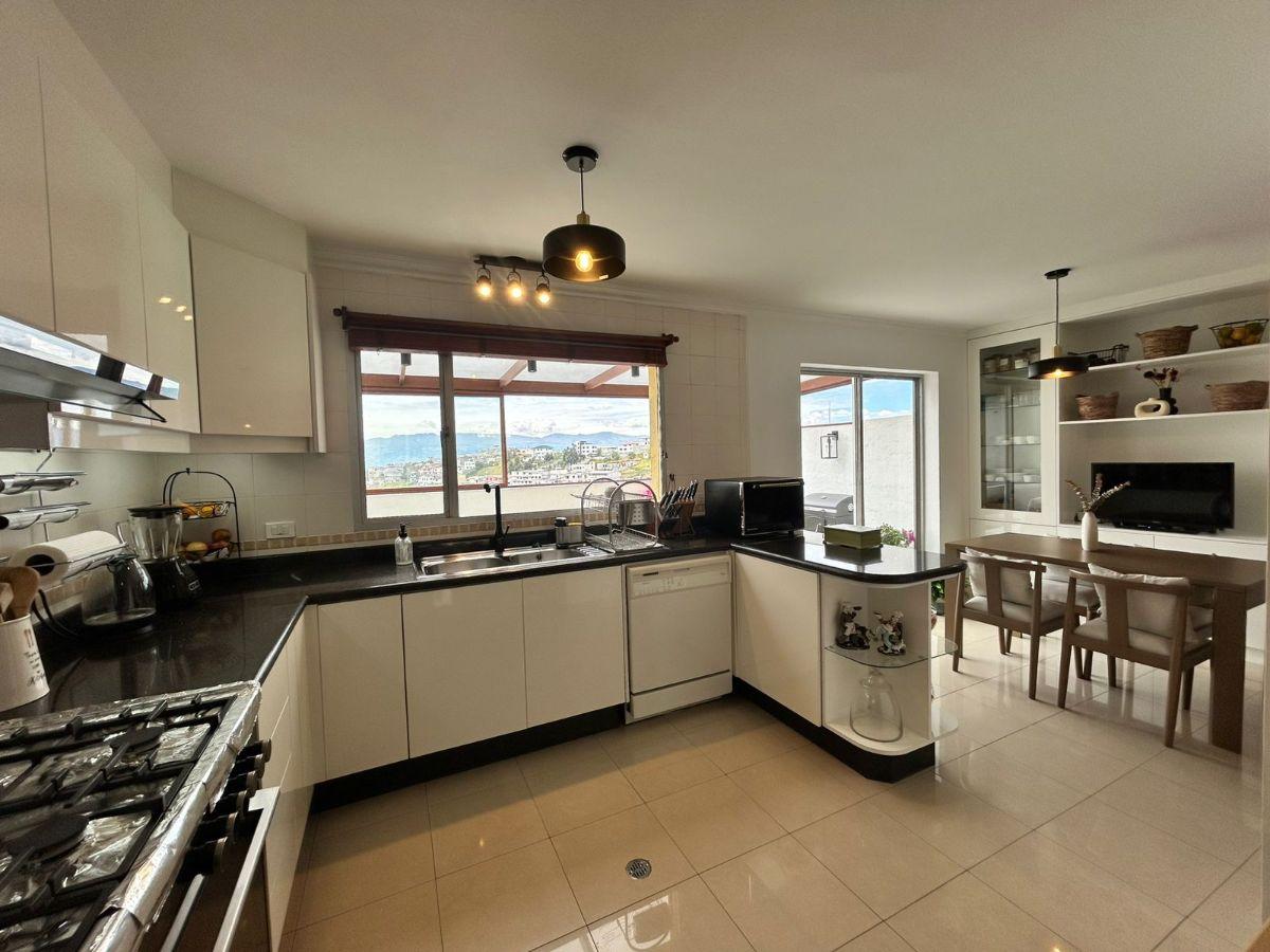 Hermosa Casa de 4 Habitaciones a La Venta Cerca a La Embajada Americana — imagen 8