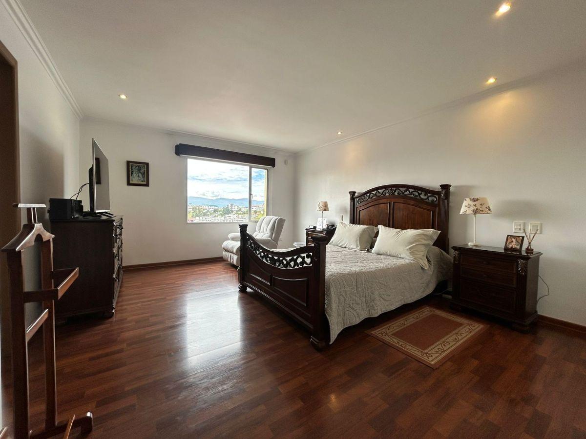 Hermosa Casa de 4 Habitaciones a La Venta Cerca a La Embajada Americana — imagen 6