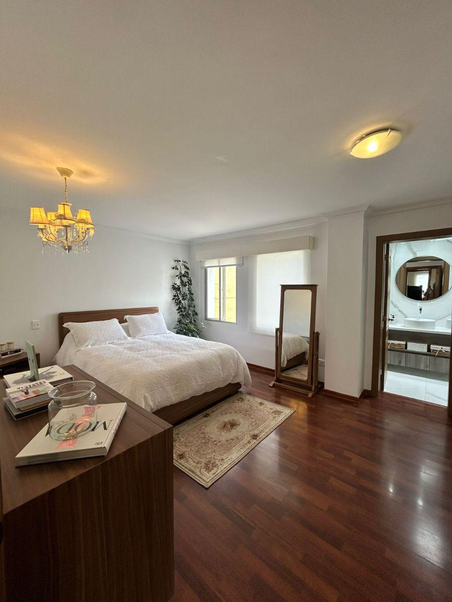 Hermosa Casa de 4 Habitaciones a La Venta Cerca a La Embajada Americana — imagen 2