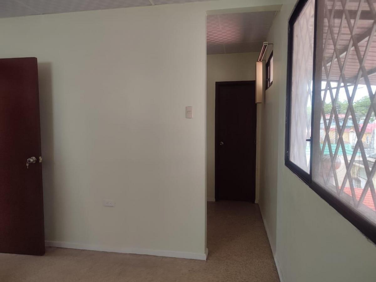 Casa de Venta en Samanes 6, 4 Dorm., Parqueo Cerrado. Guayas — imagen 2