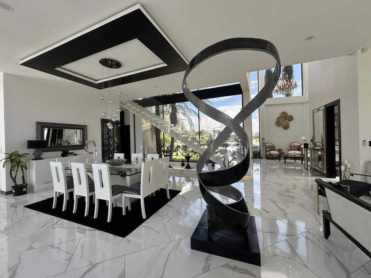 Casa en Venta Urbanizaciòn Puembo 600 Mtrs Construcciòn Piscina Lote 1100, Ascensor — imagen 2