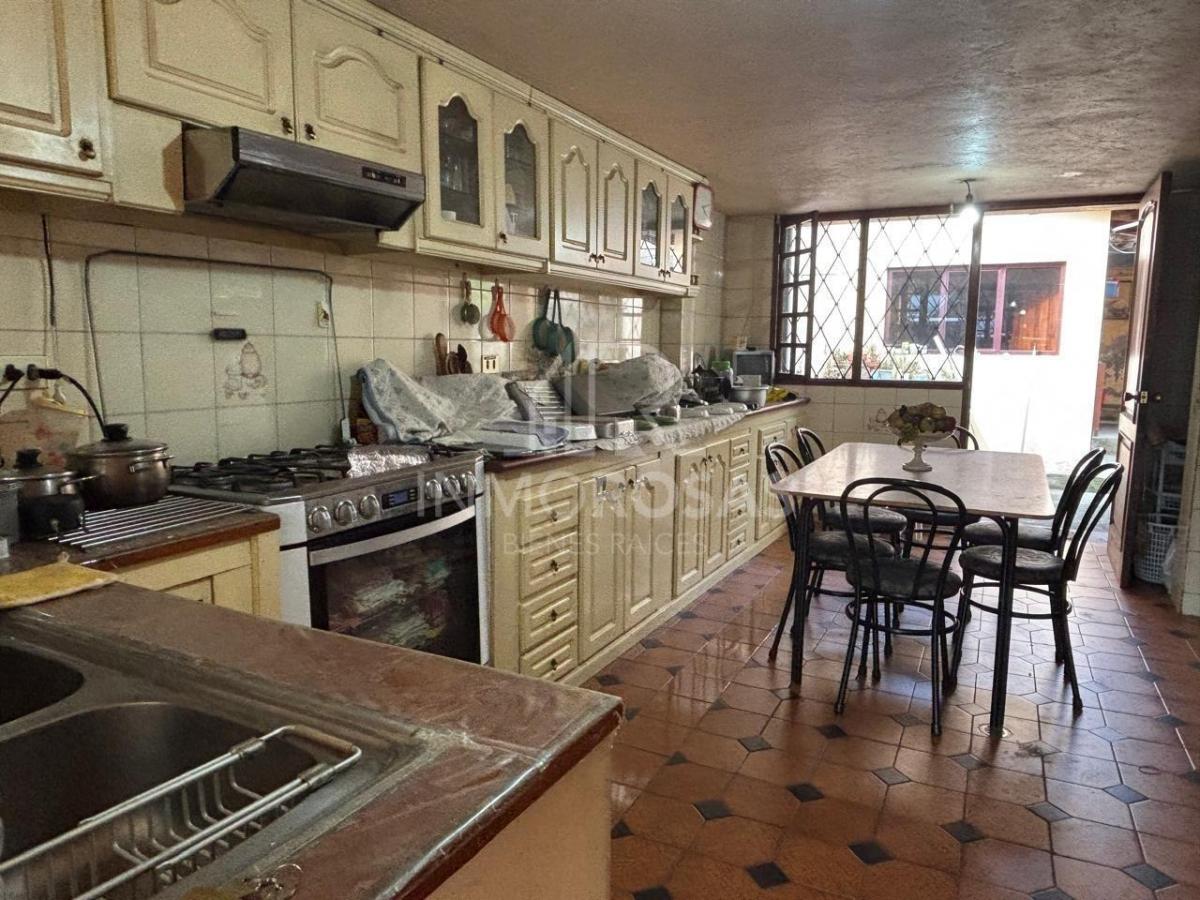 Oportunidad! Casa $190.000 de 4 Dorm. Sector Real Audiencia - Col. Matovelle — imagen 2