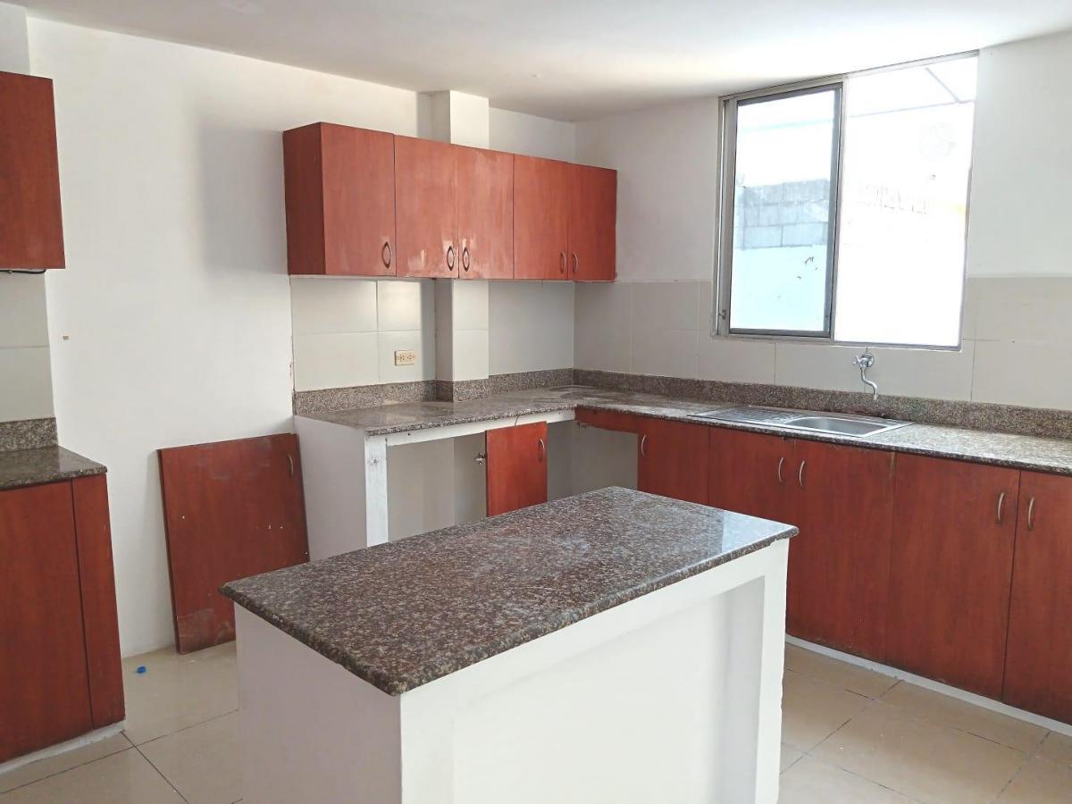 Casa de Venta en La Urbanización Castilla, 3 Dorm., Vía a Samborondón, Guayas — imagen 2