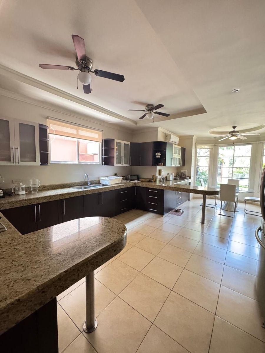 Samborondón Km 1.5 Urbanización Isla Sol Casa en Venta, Guayas — imagen 10