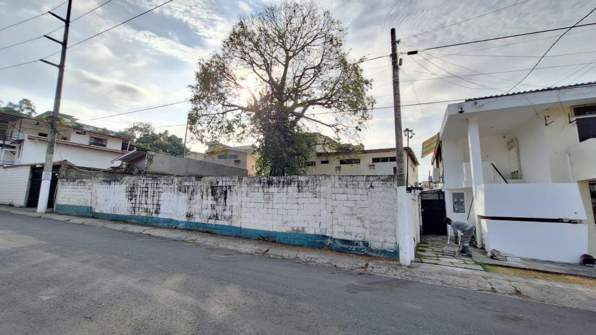 Venta de Terreno Bi Familiar con Buen Frente en Los Ceibos Zona Cerrada, Guayas — imagen 6