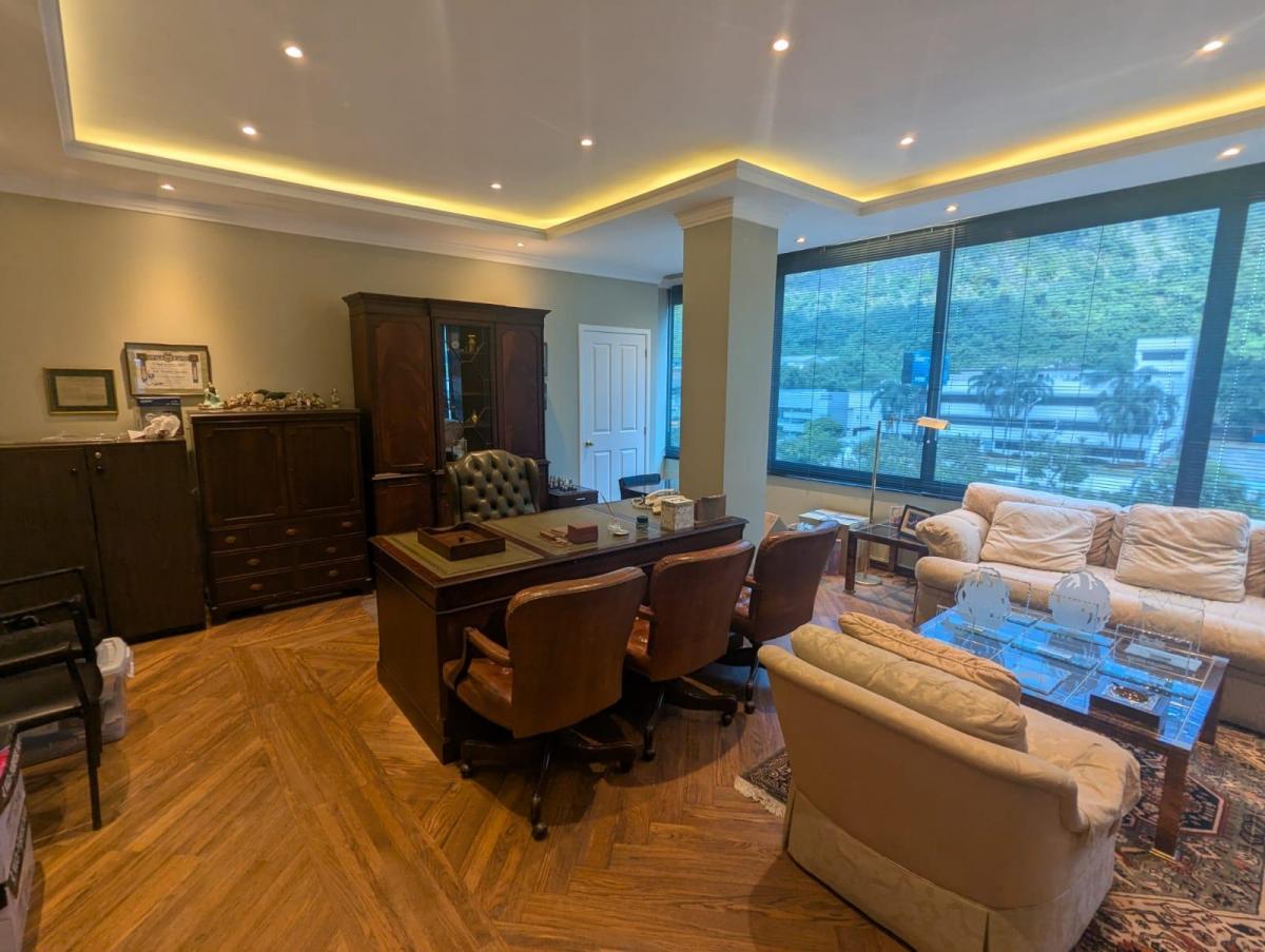 Espectacular Oficina de Venta en La Av Carlos Julio Arosemena, Guayas — imagen 9