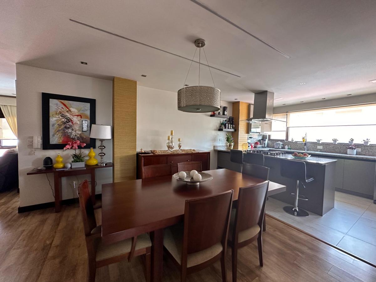 Penthouse en Venta 4 Dorm. con Hermosa Vista de La Ciudad, Azuay — imagen 8