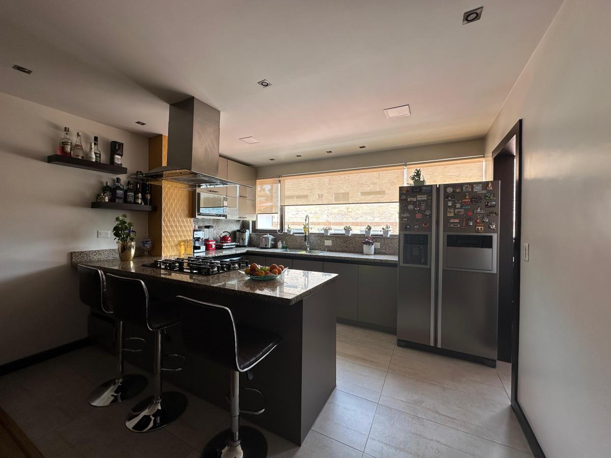 Penthouse en Venta 4 Dorm. con Hermosa Vista de La Ciudad, Azuay — imagen 7