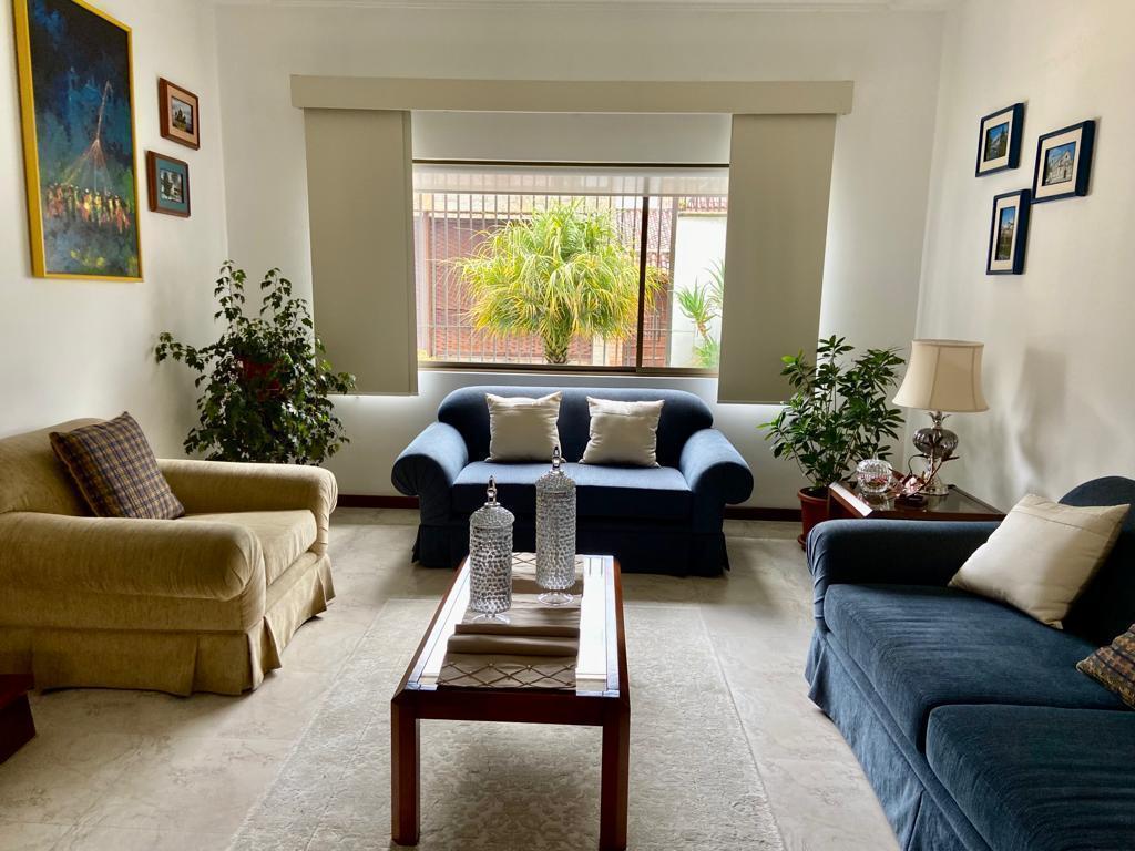 Hermosa Casa en Venta, Sector El Constitucional, Azuay — imagen 9
