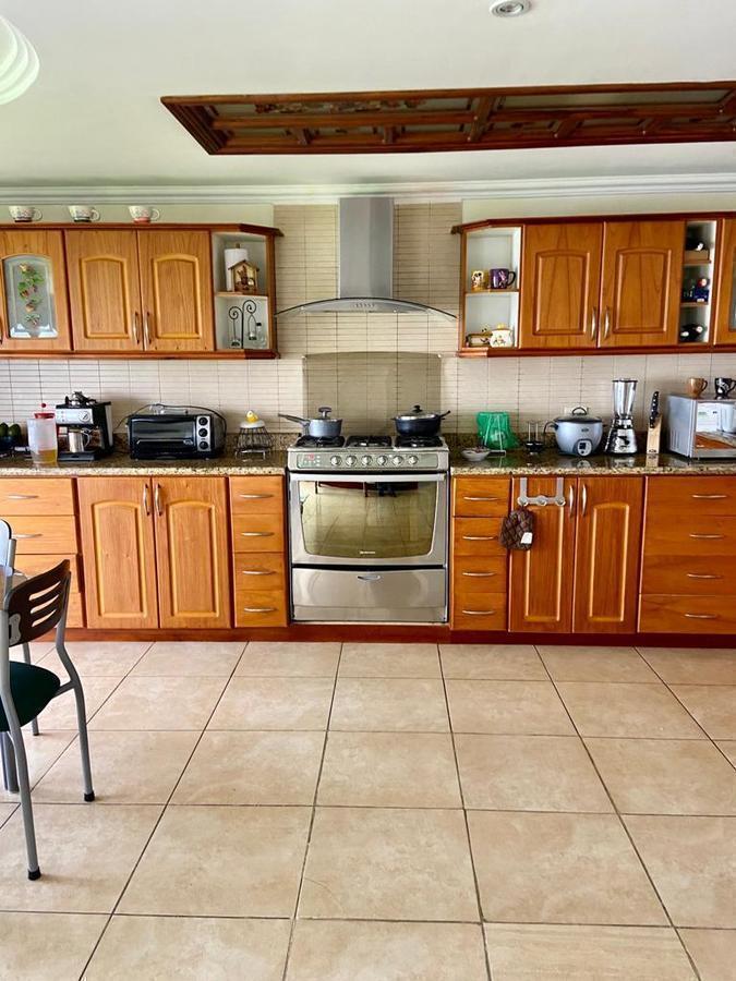 Hermosa Casa en Venta, Sector El Constitucional, Azuay — imagen 2