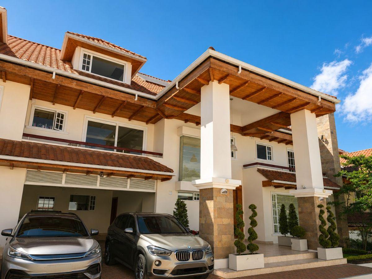 Casa de 941 m² con 4 Dorm. en Venta o Alquiler en Monteserrín — imagen 10