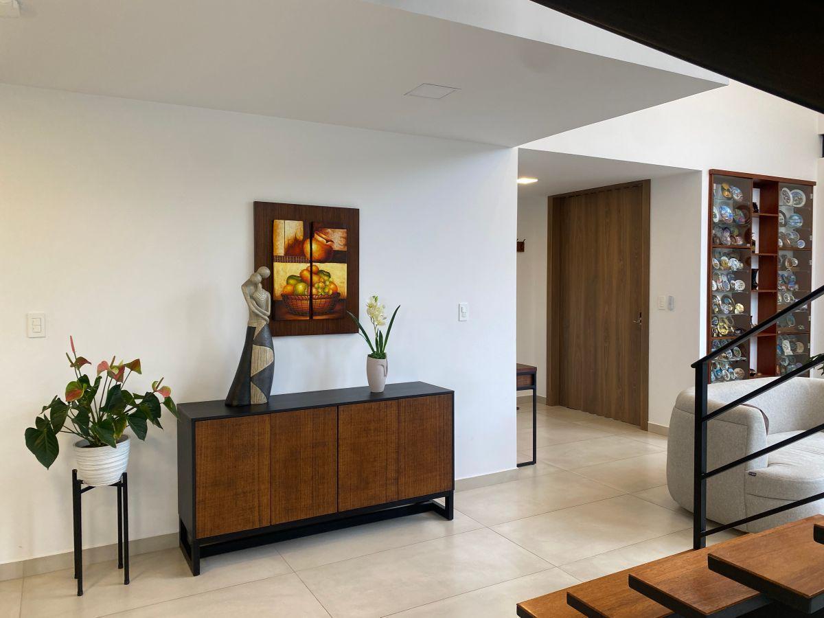 Venta Casa Hermosa, 4 Habitaciones - Sector Nayon — imagen 5