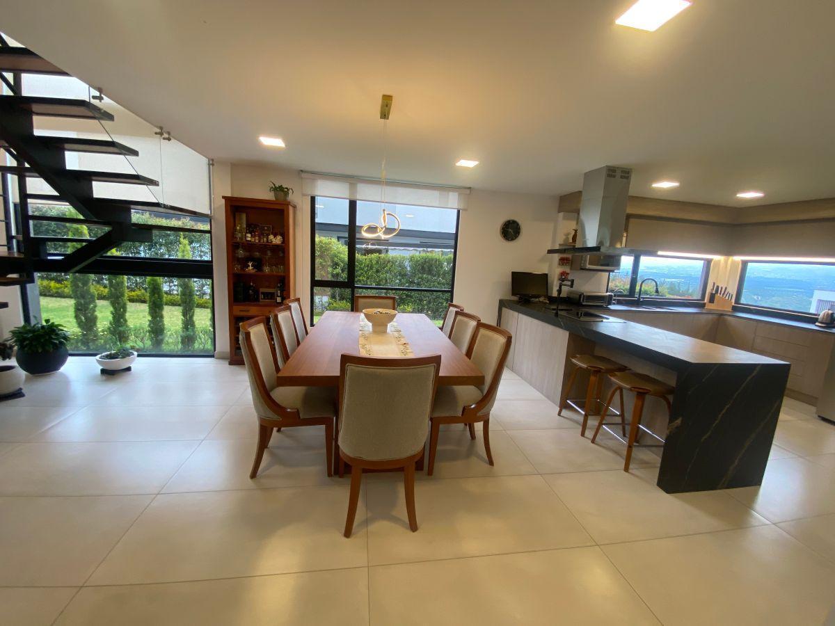 Venta Casa Hermosa, 4 Habitaciones - Sector Nayon — imagen 4