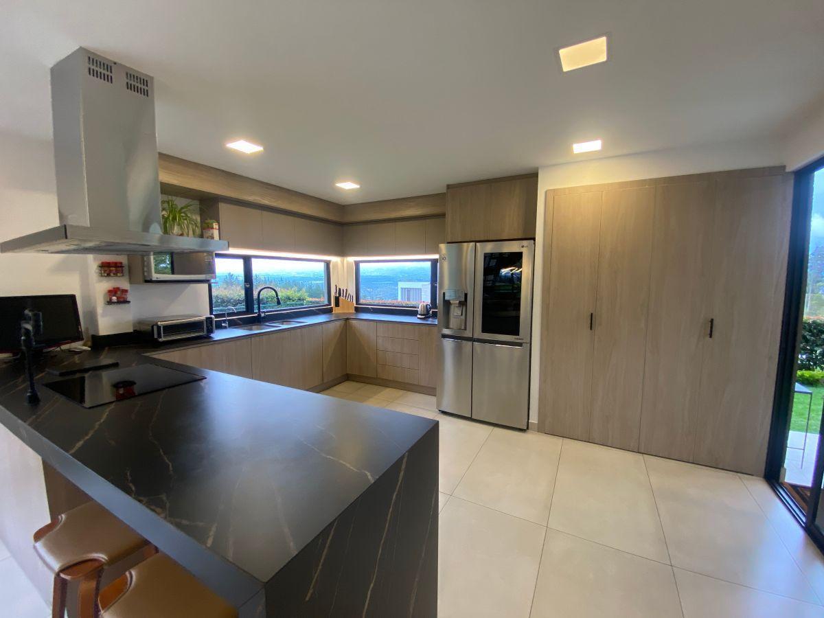 Venta Casa Hermosa, 4 Habitaciones - Sector Nayon — imagen 3