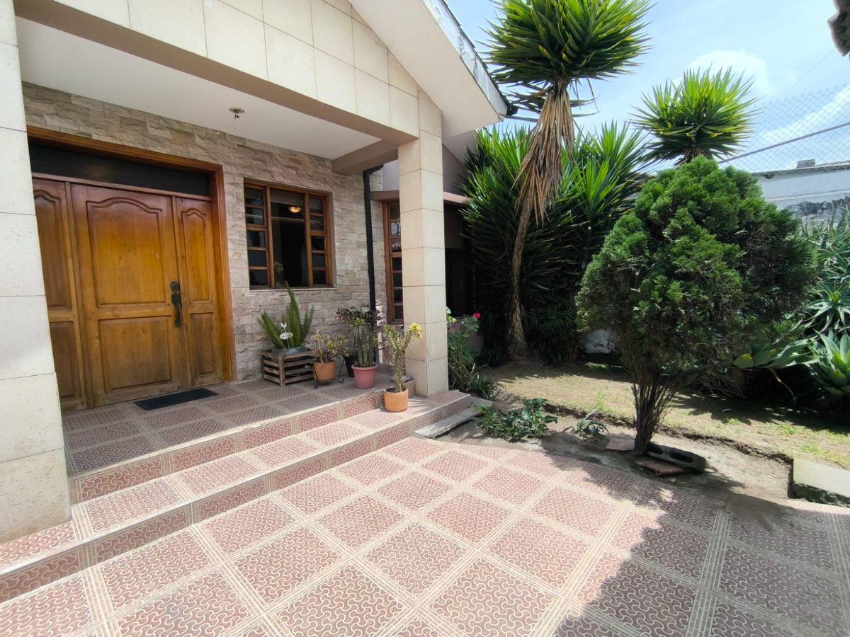 C/ San Isidro del Inca, Casa Independiente de 357 m² en Venta, Terreno de 552 m² — imagen 10