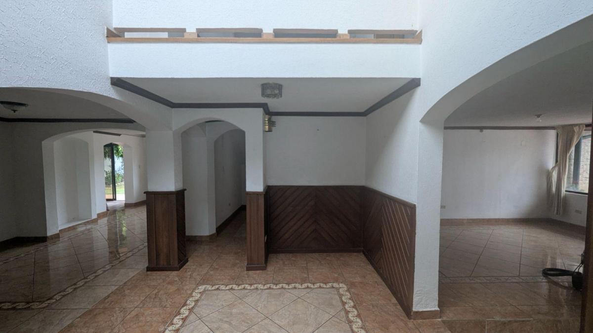 Casa en Venta Dentro de Urbanizacion, Cerca Al Reservorio de Cumbayá. Provincia de Pichincha — imagen 5