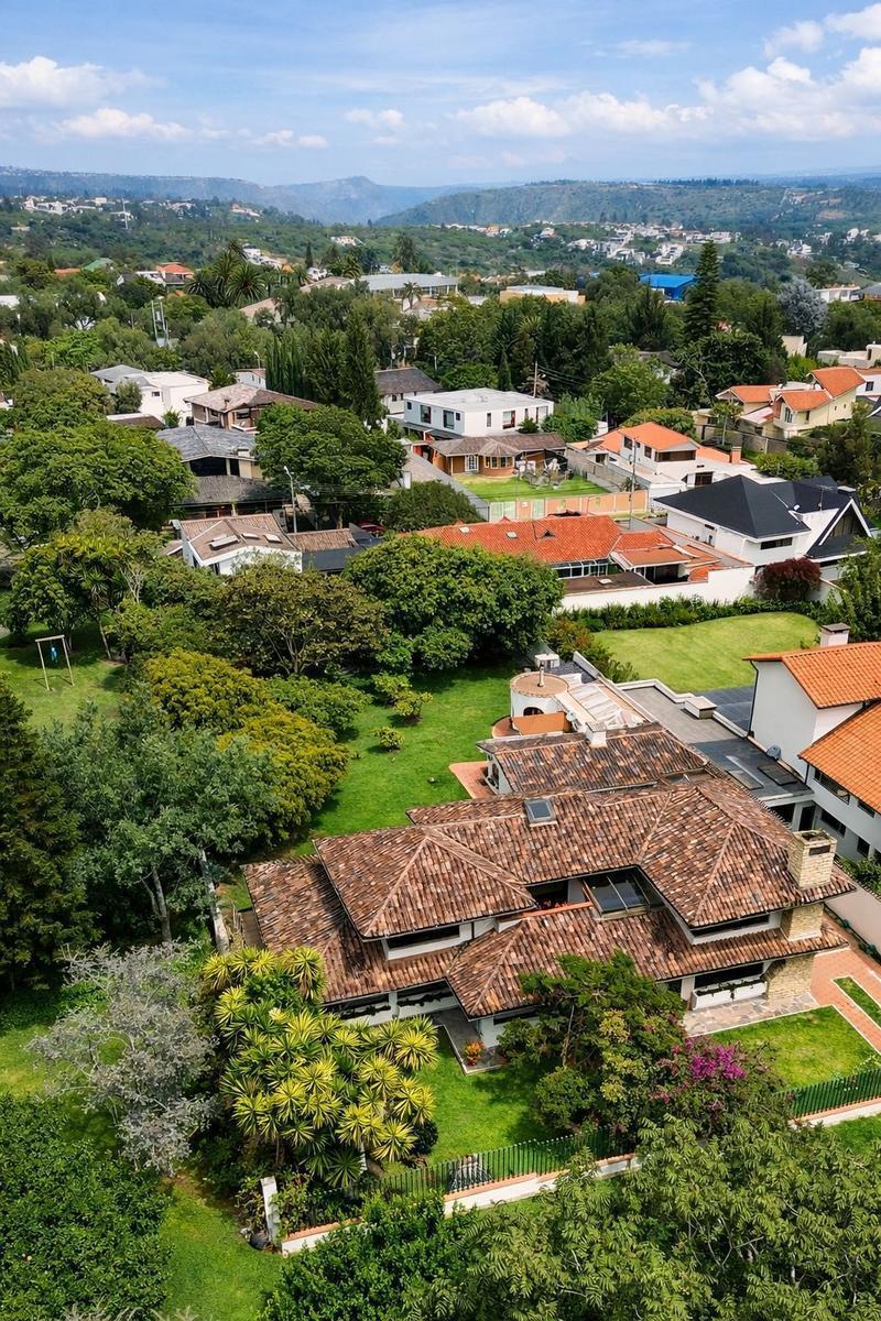 Casa en Venta Dentro de Urbanizacion, Cerca Al Reservorio de Cumbayá. Provincia de Pichincha — imagen 2
