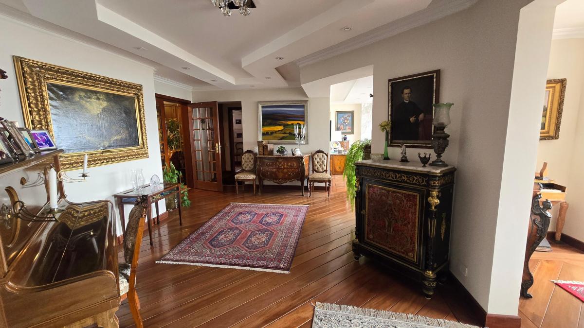 Exclusivo Departamento de Lujo Totalmente Remodelado con Espectacular Vista Panorámica a La Ciudad | — imagen 7